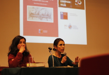 Académica PUCV lanzó libro que recopila fuentes para la historia de la Patagonia occidental en el período colonial - Foto 2