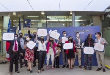 Derecho PUCV realiza ceremonia de graduación de Magíster en Derecho Penal y Ciencias Penales - Foto 3