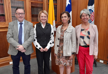 Primera directora del Colegio Rubén Castro se reúne con rector y representantes de la PUCV