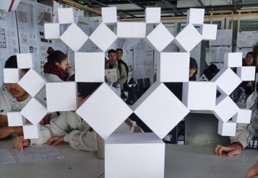 Estudiantes participan de innovadora experiencia formativa con objetos geométricos