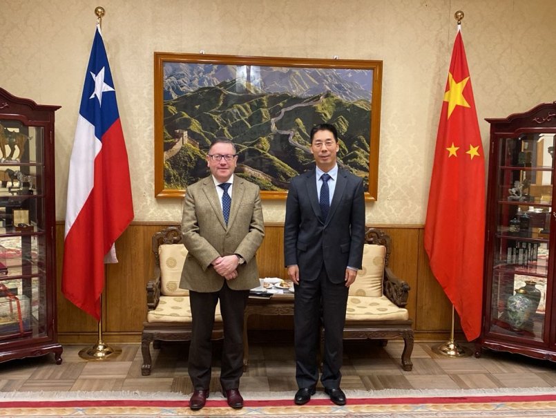 Rector sostuvo reunión con Embajador de la República Popular de China