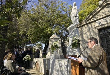 PUCV inicia programa de actividades del centenario con homenaje a familia fundadora