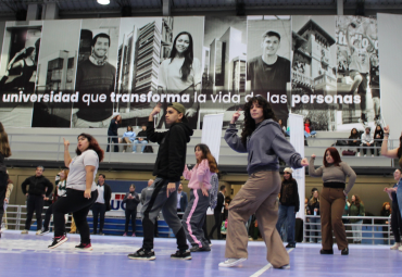 Jóvenes viven jornada de baile y actividad física de la mano del K-pop en la PUCV