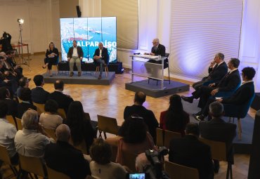 PUCV fue epicentro de la política regional con primer debate de candidatos a gobernador