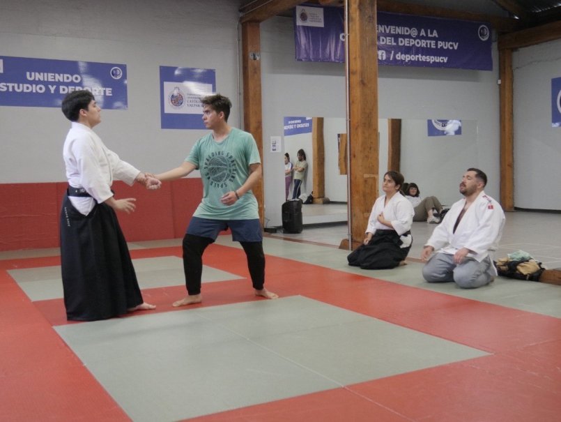 VIDEO: Estudiantes PUCV practican arte marcial Aikido