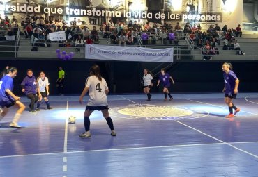 Futsal femenino intercarreras une estrategia y desplante en la cancha