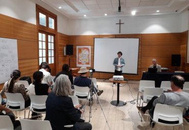 Destacado poeta y artista Jaap Blonk se presentó en la Casa Central