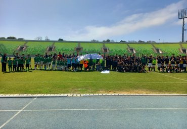 PUCV fomenta el bienestar de niños y niñas del Barrio Puerto a través del deporte