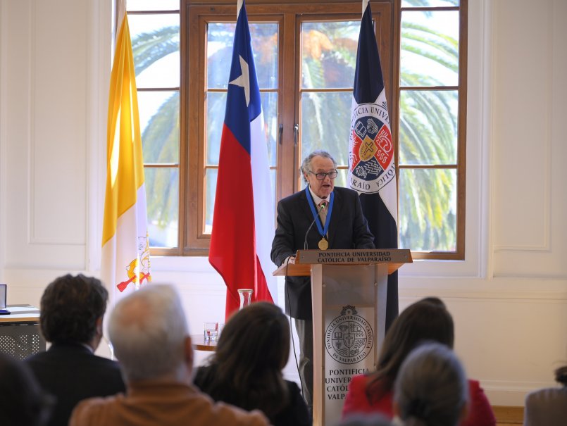 Virgilio Rodríguez recibe el grado de Profesor Emérito