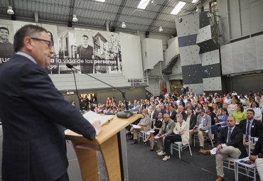 Reconocen a alumni destacados en ceremonia que reunió a diversas generaciones