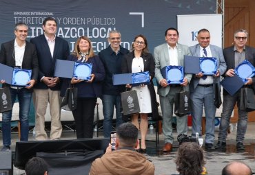 Con presencia de ministro de Seguridad PUCV certificó seminario para municipalidades