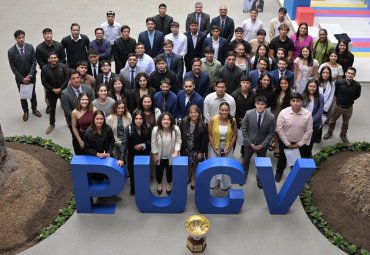 Estudiantes deportistas destacados reciben reconocimiento de la Universidad