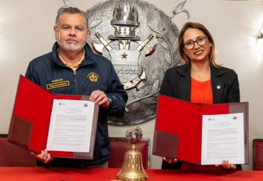 Convenio con el Cuerpo de Bomberos de Valparaíso beneficiará a más de mil voluntarios