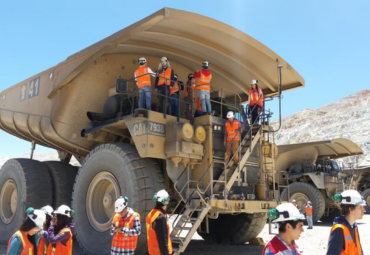 Estudiantes PUCV participan en proyecto que transforma relaves mineros en materiales de construcción