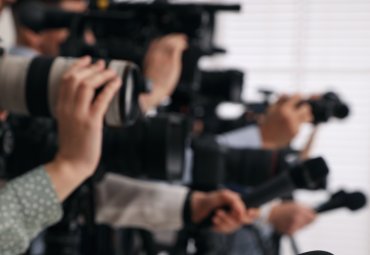 Universidad lidera investigación global que redefine cómo se ejerce el periodismo en el mundo