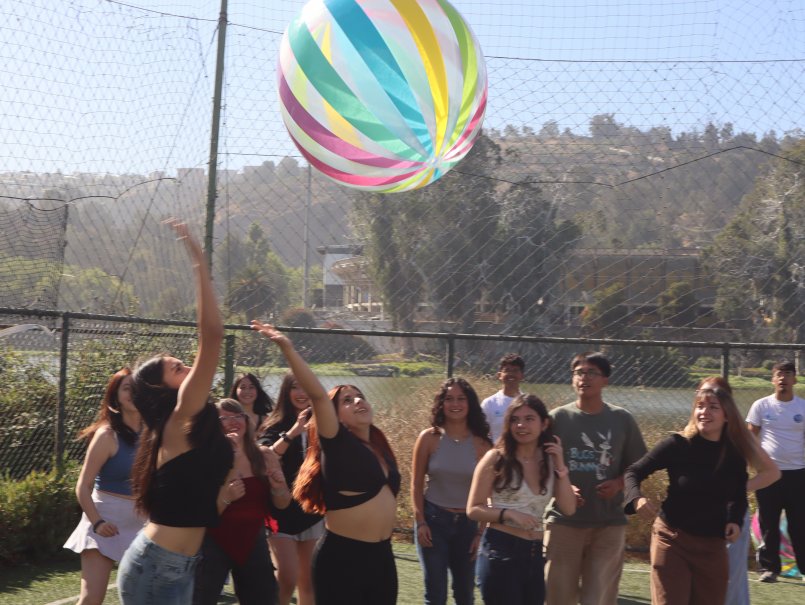 GALERÍA: Novatos son recibidos con entretenidas actividades recreativas