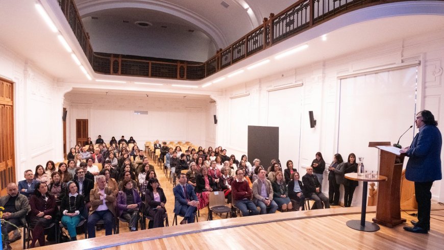 Emotivo reencuentro de distintas generaciones en celebración de los 70 años de la Escuela de Trabajo Social