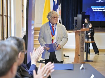 Video: Luis Álvarez es el nuevo Doctor Honoris Causa de la PUCV