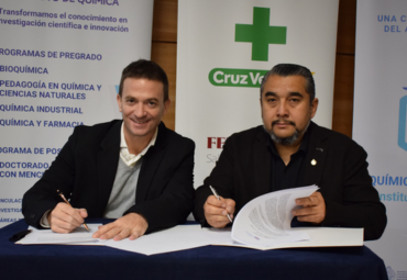 Estudiantes de Química y Farmacia accederán a prácticas y oportunidades laborales mediante alianza con Cruz Verde