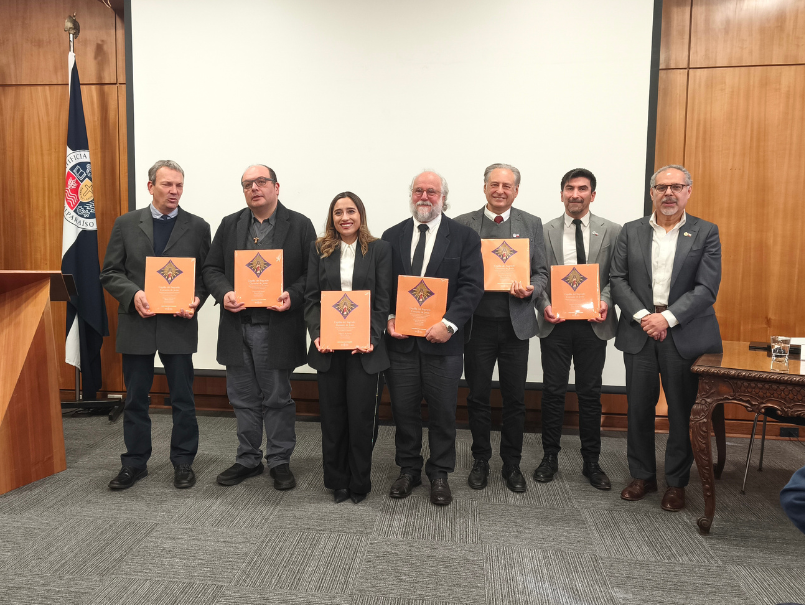 Libro bilingüe rescata la historia, patrimonio e identidad de la Capilla del Sagrado Corazón de Jesús