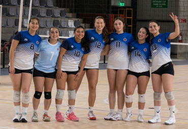 Selección de Voleibol PUCV saca pasajes al Campeonato Nacional Universitario en damas y varones