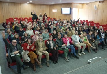 PUCV impulsa el aprendizaje intergeneracional a través de innovadora experiencia en las aulas