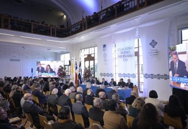 Rector Vásquez presenta avances de gestión universitaria en Claustro Pleno 2026