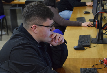 PUCV avanza en la certificación de competencias digitales estudiantiles