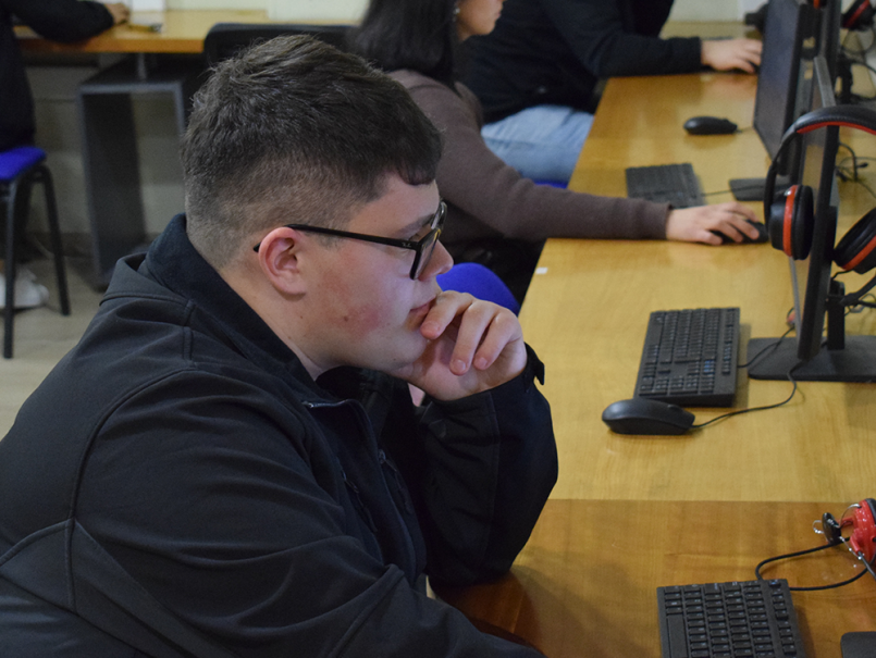 PUCV avanza en la certificación de competencias digitales estudiantiles