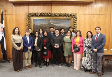 Fortalecen desarrollo profesional del personal de apoyo a la academia con becas de formación continua