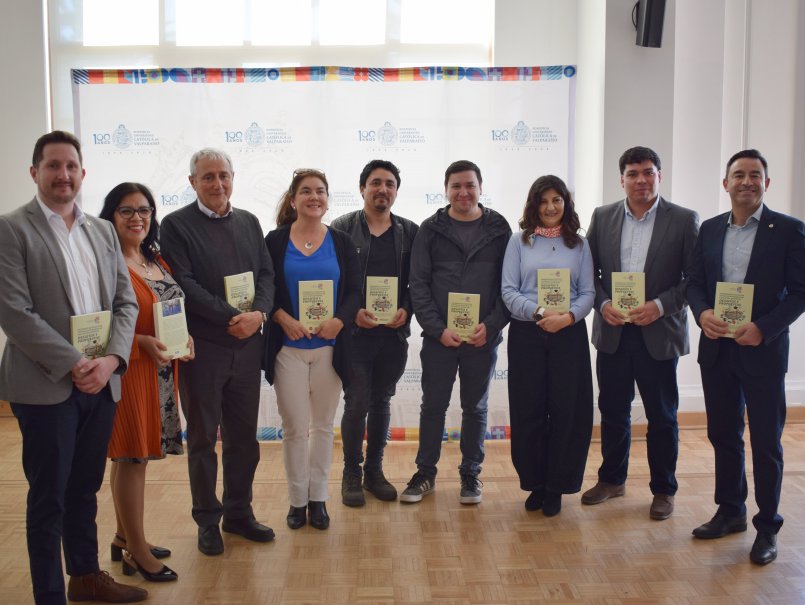 Presentan libro que reúne experiencias docentes