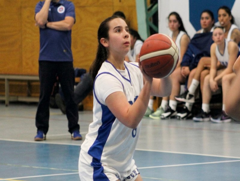 Campeonato Nacional Universitario: PUCV alcanza los cuartos de final en basquetbol