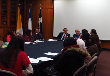 Coloquio: “Pasado y Presente: Ser Adulto Mayor en Chile. Reflexiones sobre la Realidad Social-Jurídica de la vejez”.