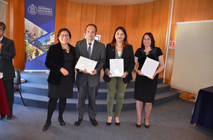 Estudiantes de enseñanza media son premiados en concurso de ensayos filosóficos