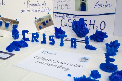 Escolares participan en la tercera versión del Concurso de Crecimiento de Cristales