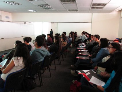 Charla sobre Información Relevante para Contadores Auditores en Formación