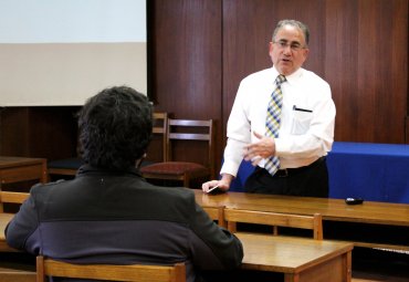 Investigador de la NASA dictó charla para académicos y estudiantes de la Facultad de Ingeniería PUCV