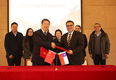 PUCV y universidad china de Yangzhou suscribieron importante acuerdo de colaboración