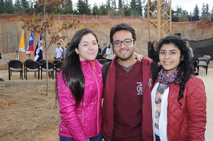 Bendicen y colocan primera piedra del nuevo edificio de la carrera de Tecnología Médica