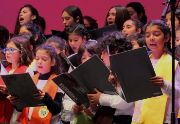 Niños de agrupaciones corales rinden homenaje a Violeta Parra en el Parque Cultural de Valparaíso