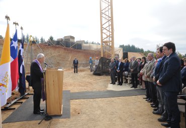 Bendicen y colocan primera piedra del nuevo edificio de la carrera de Tecnología Médica