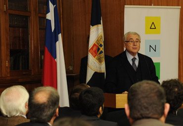 Profesor Bernardo Donoso recibe premio ANATEL 2017