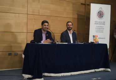 Mauricio Jürgensen presentó su libro “Dulce Patria” en Periodismo PUCV