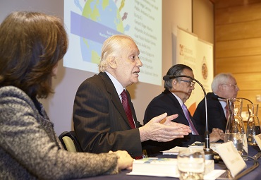 Magíster en RR.II. lanza libro “América Latina y Chile en el mundo global” en el CEA