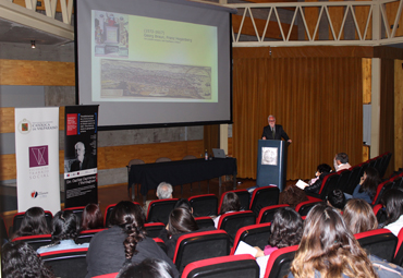 Doctor de la Universidad de Barcelona visitó la PUCV para dictar conferencia sobre transformaciones de la ciudad contemporánea