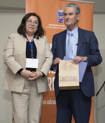 Académico de la Escuela de Comercio PUCV recibió reconocimiento en la XXVIII versión de CAPIC