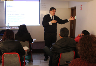 Profesor Gianfranco Arata realizó clase a participantes del Ciclo del Emprendedor