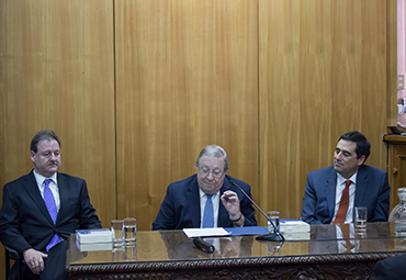 Presentación del libro "La Nave y el Artefacto Naval