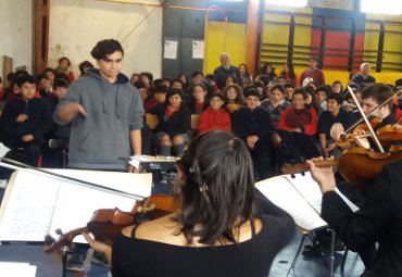 Orquesta de Cámara PUCV realiza concierto educativo en el Liceo Bicentenario de Viña del Mar