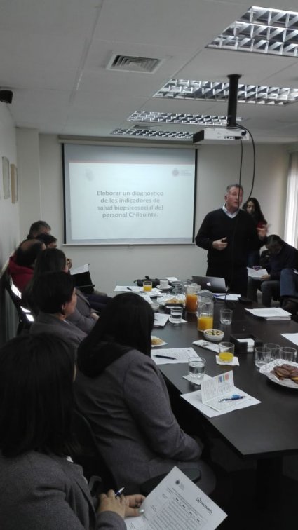 Docentes de EFI PUCV dictan charla en Chilquinta